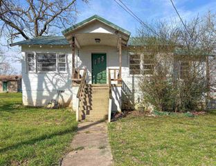 408 Estes Street, Yellville, AR 72687