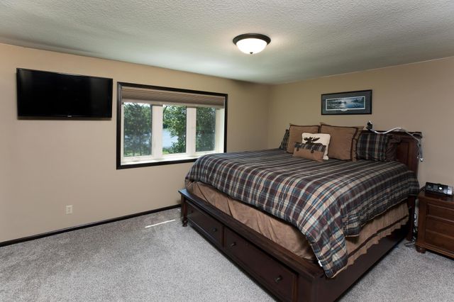9077 82nd Avenue NE, Spicer, MN 56288