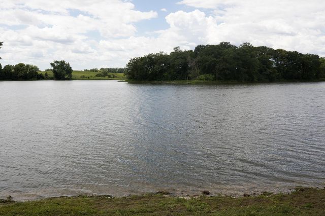 9077 82nd Avenue NE, Spicer, MN 56288