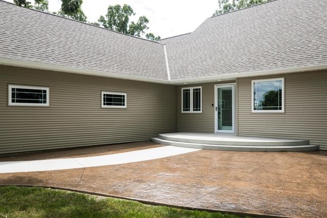 9077 82nd Avenue NE, Spicer, MN 56288