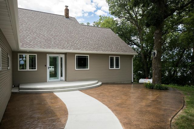 9077 82nd Avenue NE, Spicer, MN 56288