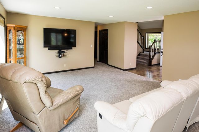 9077 82nd Avenue NE, Spicer, MN 56288