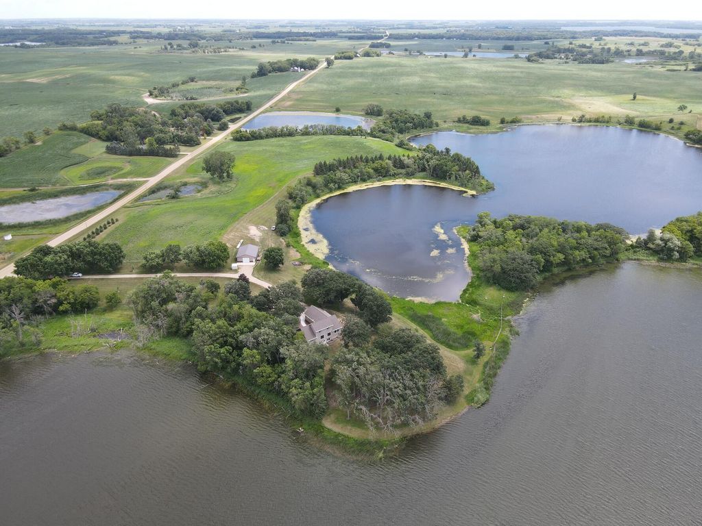 9077 82nd Avenue NE, Spicer, MN 56288