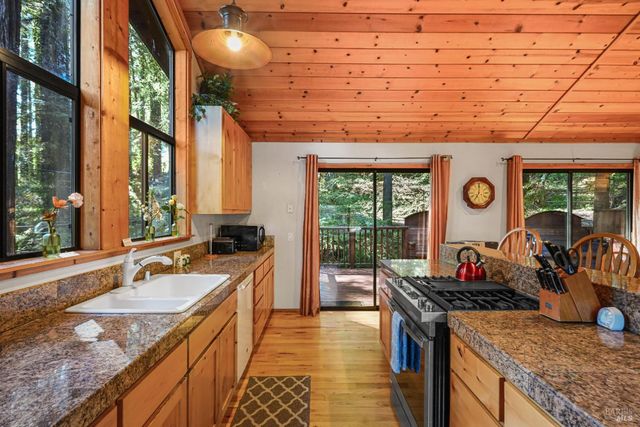 9 Huckleberry Hts, Cazadero, CA 95421