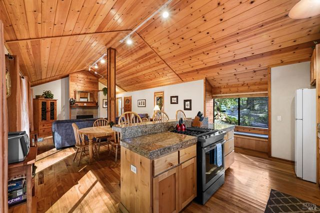9 Huckleberry Hts, Cazadero, CA 95421
