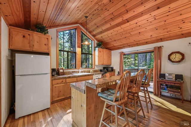 9 Huckleberry Hts, Cazadero, CA 95421