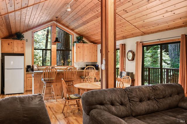 9 Huckleberry Hts, Cazadero, CA 95421