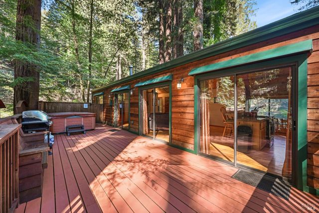 9 Huckleberry Hts, Cazadero, CA 95421