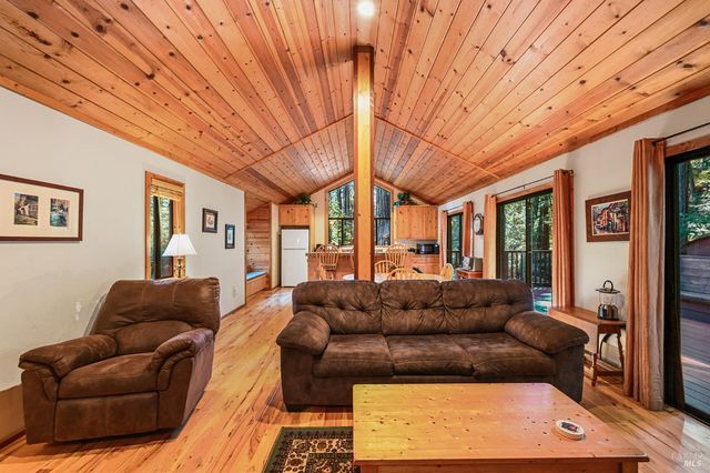 9 Huckleberry Hts, Cazadero, CA 95421