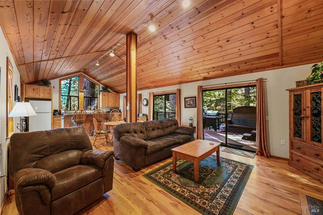 9 Huckleberry Hts, Cazadero, CA 95421