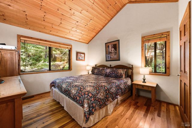 9 Huckleberry Hts, Cazadero, CA 95421