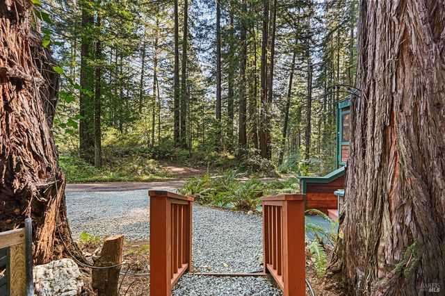 9 Huckleberry Hts, Cazadero, CA 95421