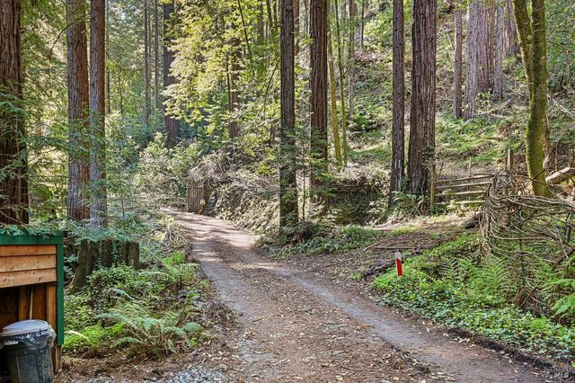 9 Huckleberry Hts, Cazadero, CA 95421