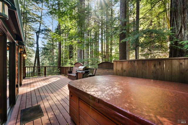 9 Huckleberry Hts, Cazadero, CA 95421