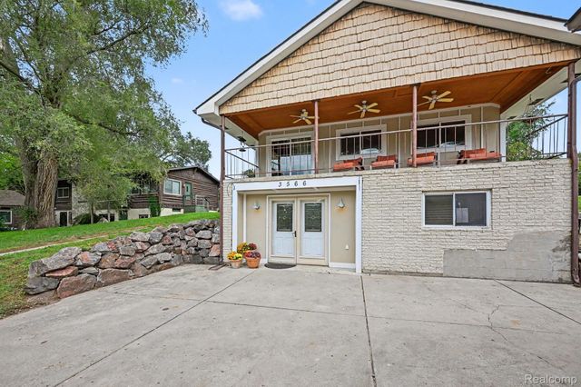 3566 Lotus Drive, Waterford Charter Township, MI 48329