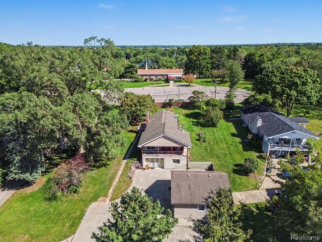 3566 Lotus Drive, Waterford Charter Township, MI 48329