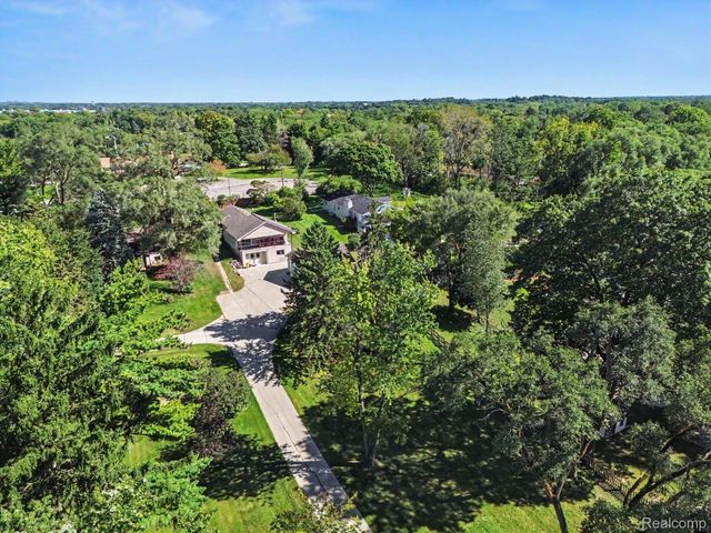 3566 Lotus Drive, Waterford Charter Township, MI 48329