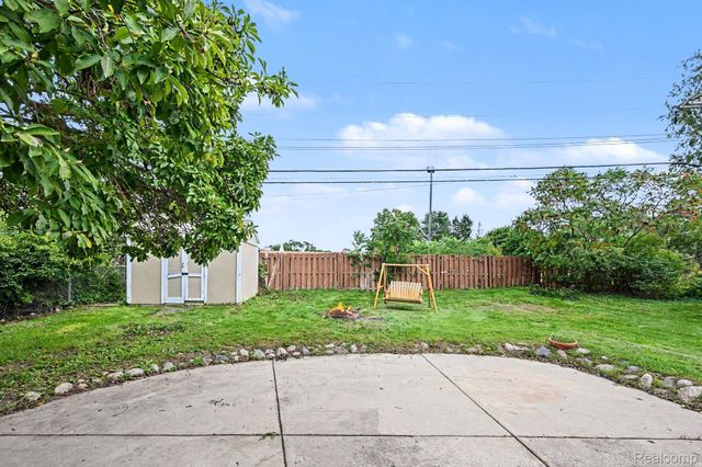 3566 Lotus Drive, Waterford Charter Township, MI 48329