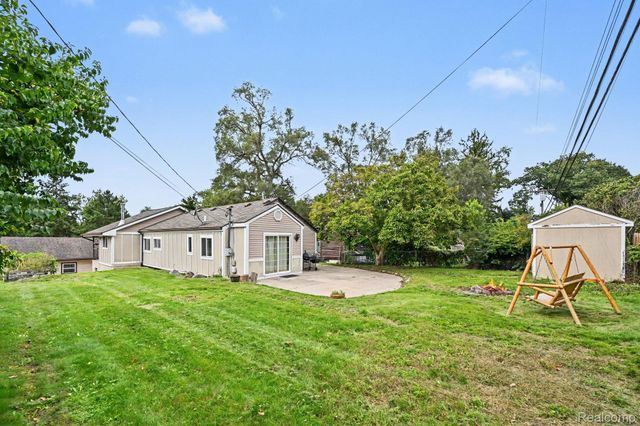 3566 Lotus Drive, Waterford Charter Township, MI 48329