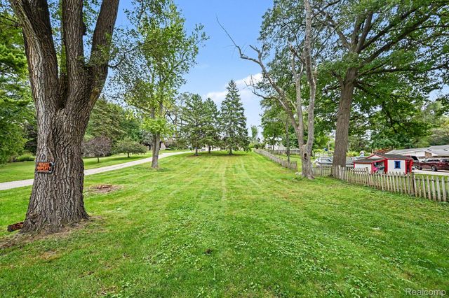 3566 Lotus Drive, Waterford Charter Township, MI 48329