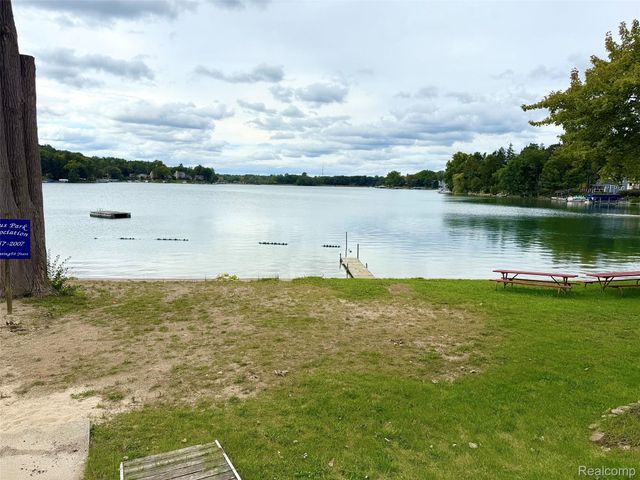 3566 Lotus Drive, Waterford Charter Township, MI 48329