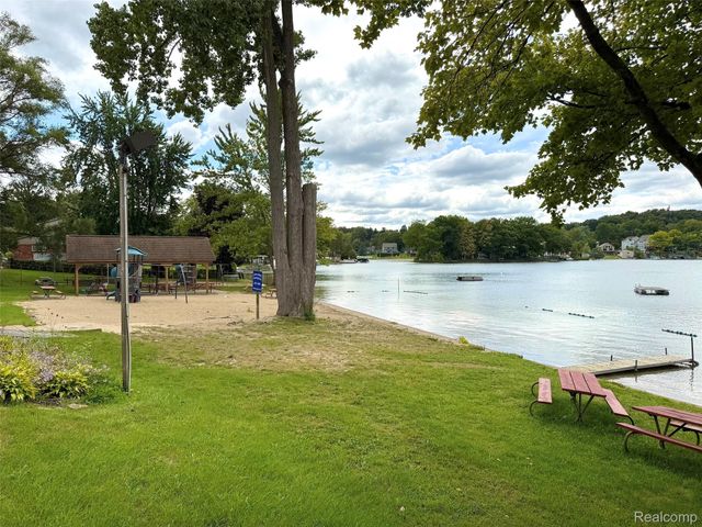 3566 Lotus Drive, Waterford Charter Township, MI 48329