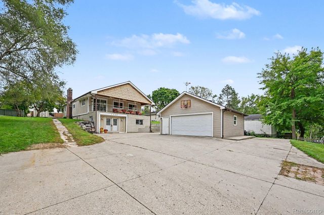 3566 Lotus Drive, Waterford Charter Township, MI 48329