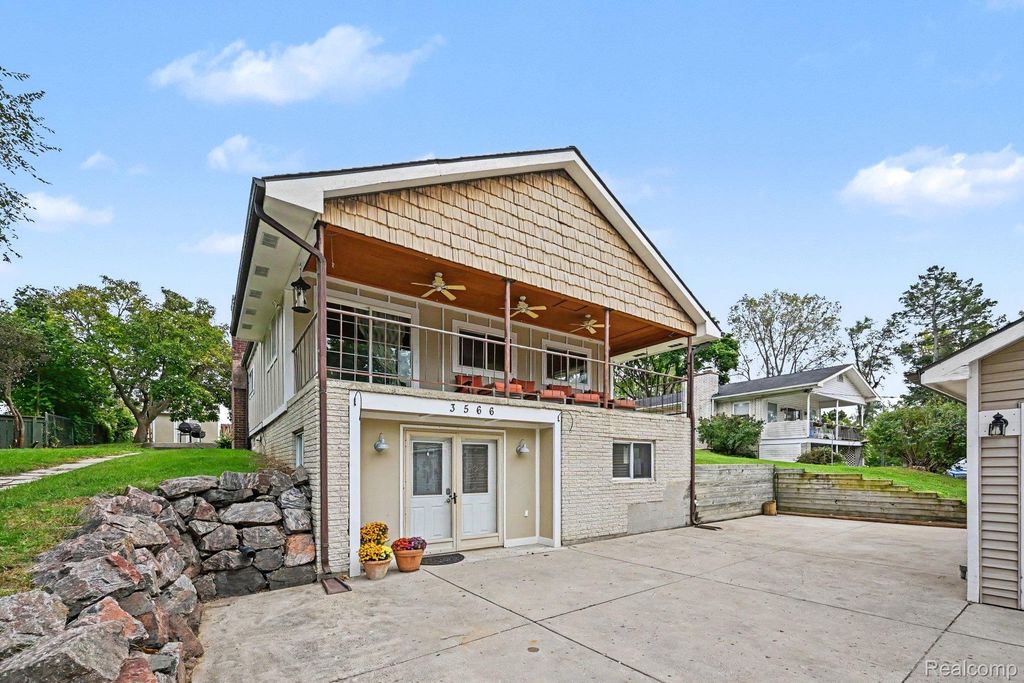 3566 Lotus Drive, Waterford Charter Township, MI 48329