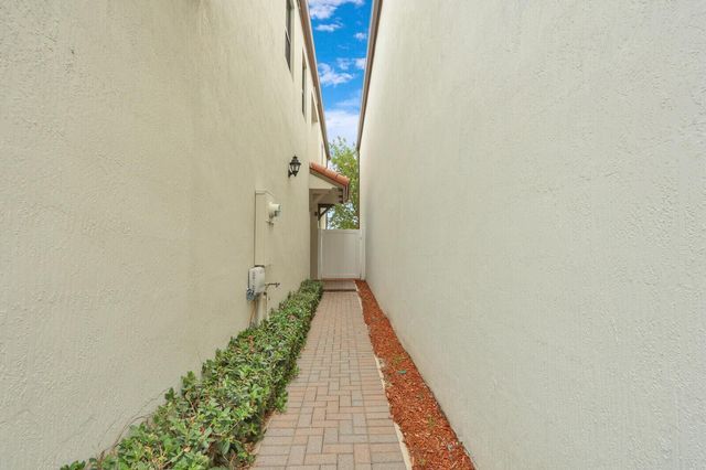 4008 Sequoia Place, Riviera Beach, FL 33410