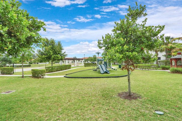 4008 Sequoia Place, Riviera Beach, FL 33410