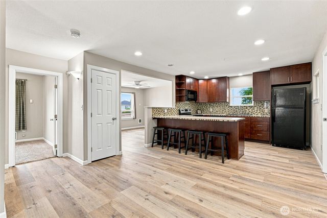 1016 E 61st Street, Tacoma, WA 98404