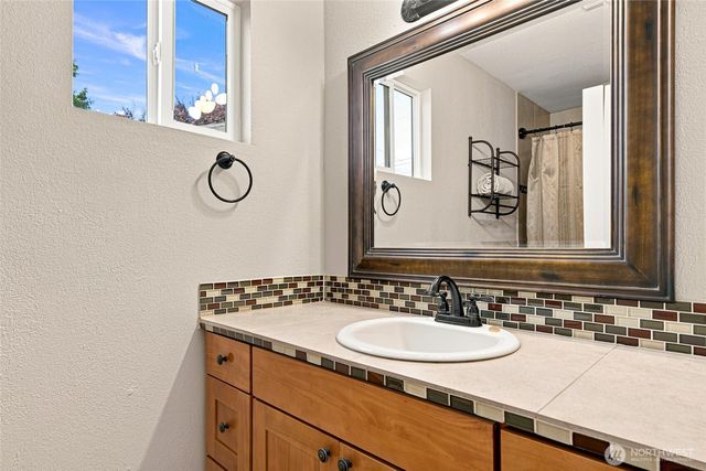 1016 E 61st Street, Tacoma, WA 98404