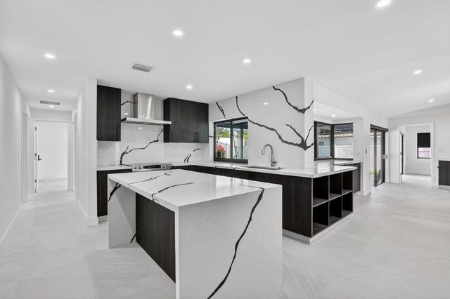 20833 Sonrisa Way, Boca Raton, FL 33433