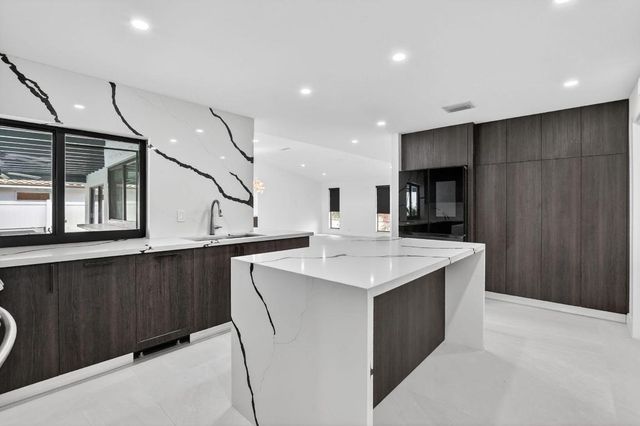 20833 Sonrisa Way, Boca Raton, FL 33433