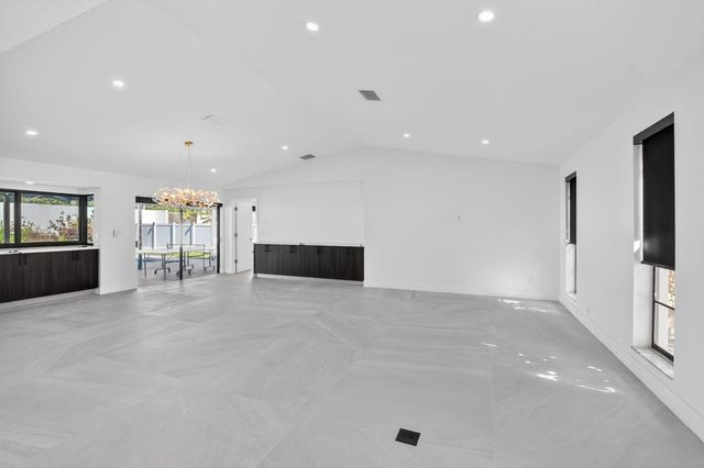 20833 Sonrisa Way, Boca Raton, FL 33433