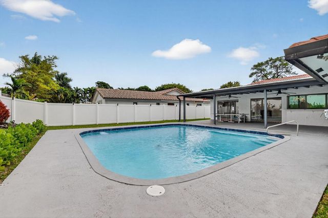 20833 Sonrisa Way, Boca Raton, FL 33433