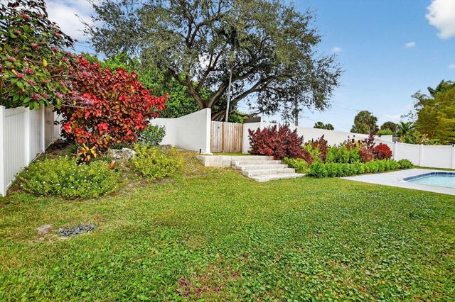 20833 Sonrisa Way, Boca Raton, FL 33433