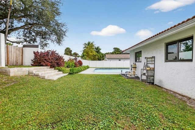 20833 Sonrisa Way, Boca Raton, FL 33433