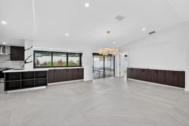 20833 Sonrisa Way, Boca Raton, FL 33433