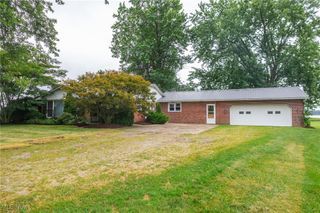 1821 Deerfield Avenue N, Dalton, OH 44618