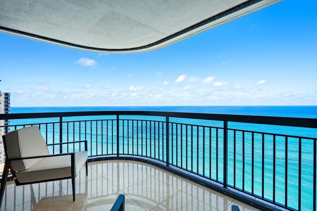 5380 N Ocean Drive 22i, Singer Island, FL 33404