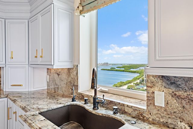 5380 N Ocean Drive 22i, Singer Island, FL 33404