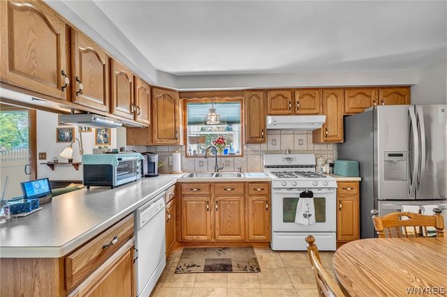 37 Villa Maria Road, West Seneca, NY 14224
