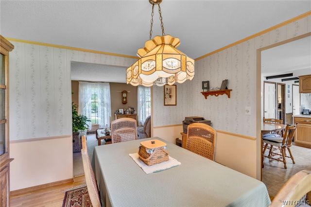 37 Villa Maria Road, West Seneca, NY 14224