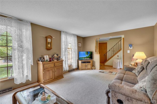 37 Villa Maria Road, West Seneca, NY 14224