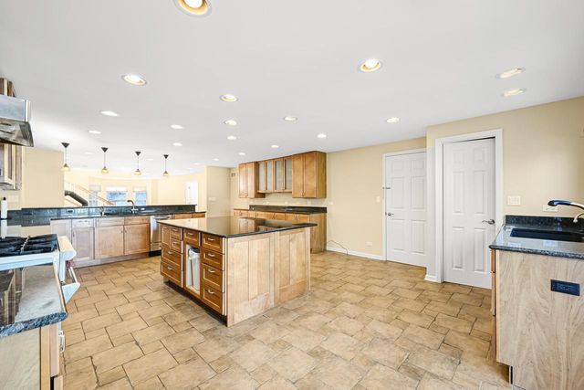 821 Wisconsin STREET, Lake Geneva, WI 53147