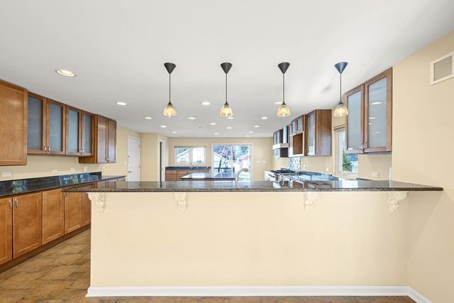 821 Wisconsin STREET, Lake Geneva, WI 53147