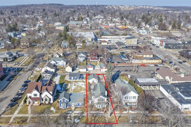 821 Wisconsin STREET, Lake Geneva, WI 53147