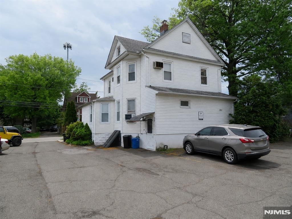 12 Bergen Street, Westwood, NJ 07675