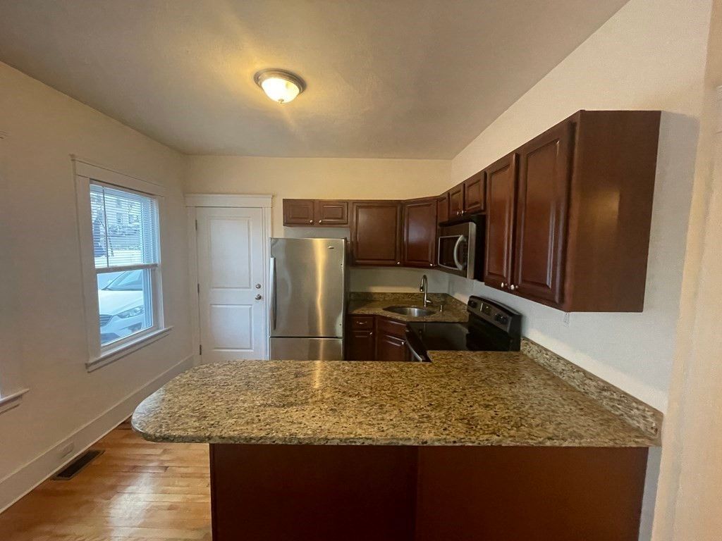 290 Hilldale Ave 1, Haverhill, MA 01832